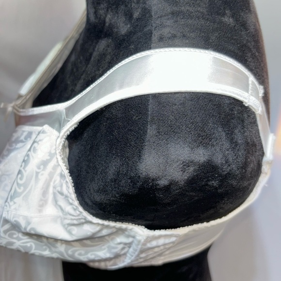 BALI Satin Tracings Minimizer Bra Size 36DDD NWOT - Picture 9 of 11